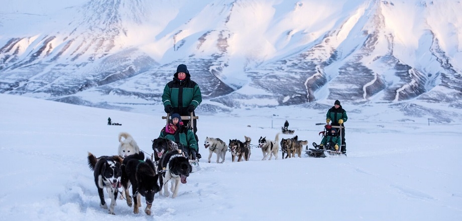 Dog sledding in Longyearbyen, Svalbard. Credit: Renato Granieri - Visit Norway